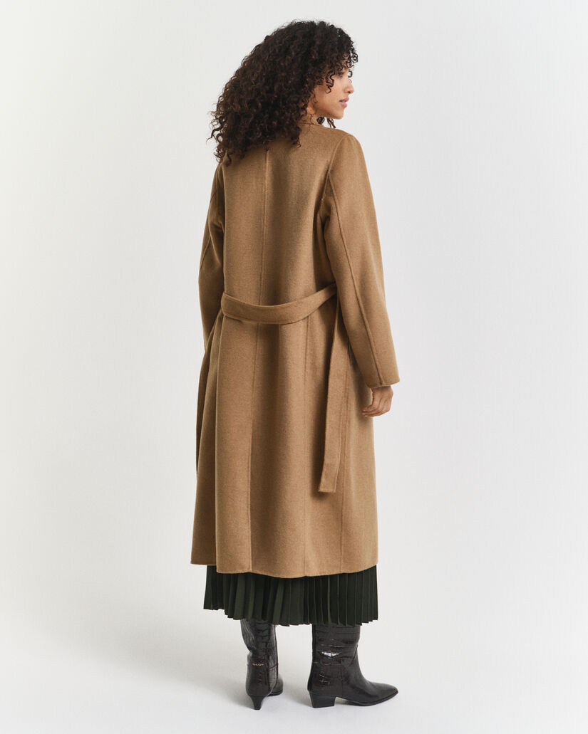 Handgenähter Mantel mit Gürtel