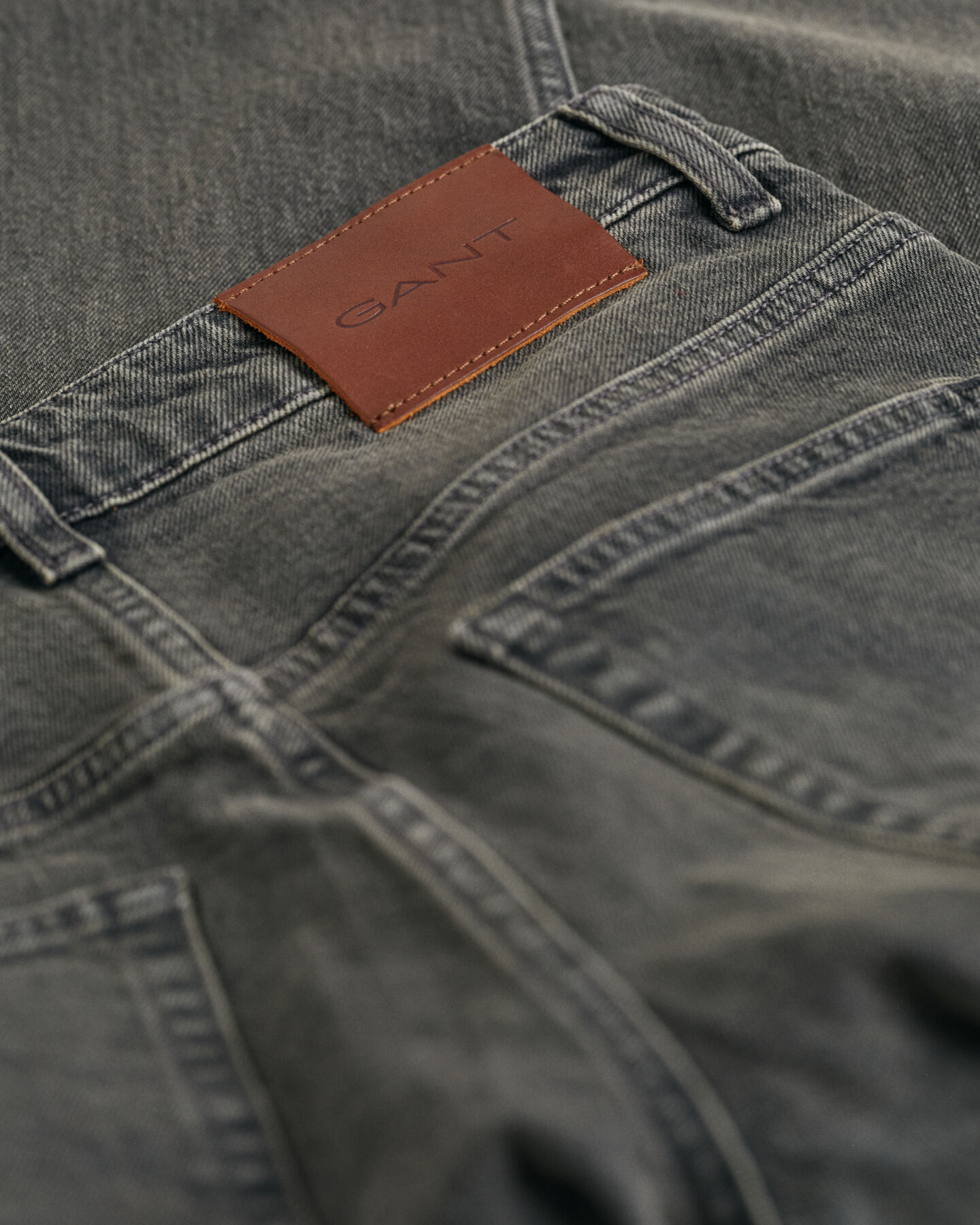 Verkürzte Jeans mit geradem Bein