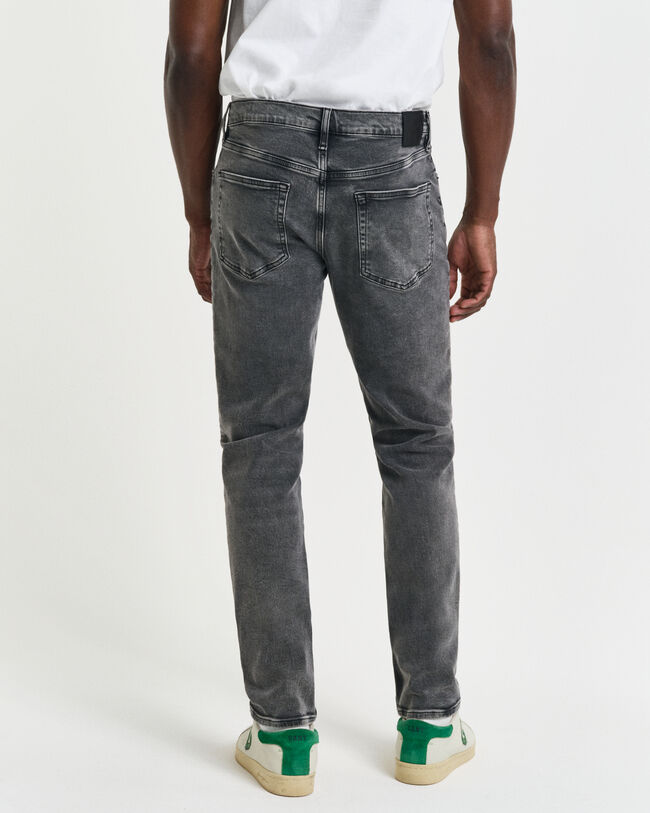 Slim Fit Jeans mit schwarzer Waschung