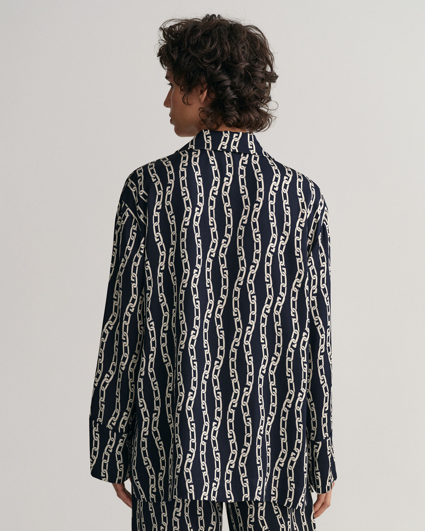 Relaxed Fit Chain Print Bluse im Pyjamastil