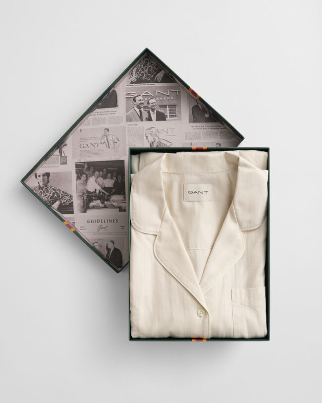 Pyjama mit Satinstreifen in Geschenkbox